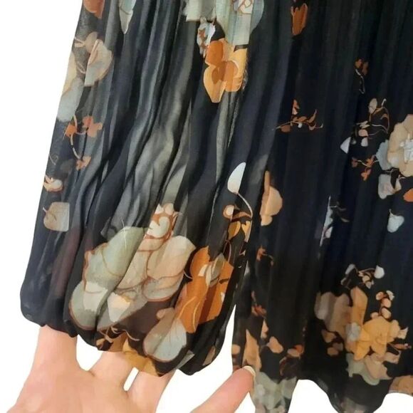 Black Tape Women's Pleated Black Poly Chiffon V-Neck Long Sleeve Relaxed Fit Lin - Picture 6 of 13